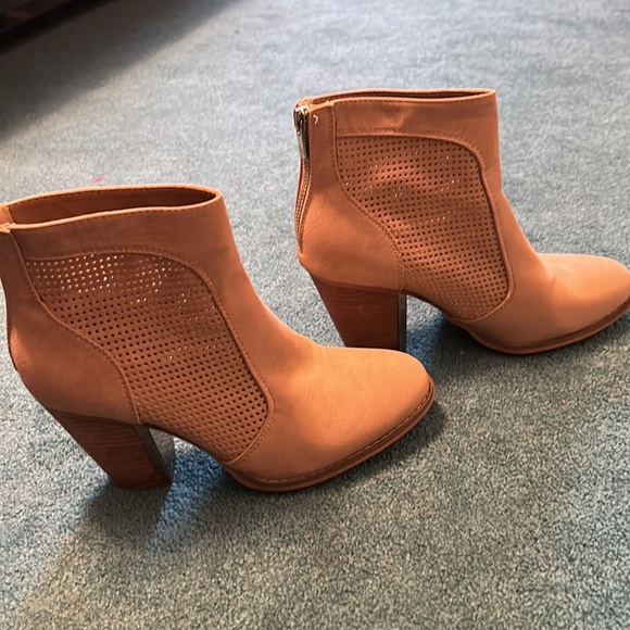 DONATED Tan Booties - Picture 5 of 7